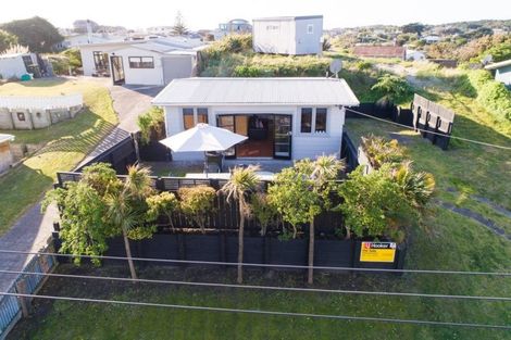 Photo of property in 13 Mack Street, Foxton Beach, Foxton, 4815
