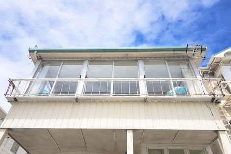 Photo of property in 242a Oriental Parade, Oriental Bay, Wellington, 6011