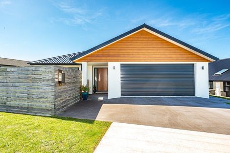 Photo of property in 25 Tirimoana Place, Otamatea, Whanganui, 4501