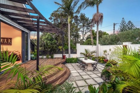 Photo of property in 36 Le Roy Terrace, Birkenhead, Auckland, 0626