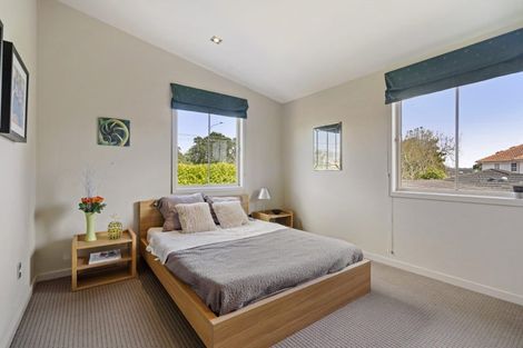 Photo of property in 1/2 Clifton Road, Hauraki, Auckland, 0622