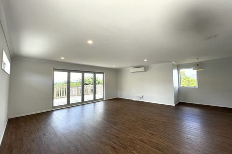 Photo of property in 28 Hueglow Rise, West Harbour, Auckland, 0618