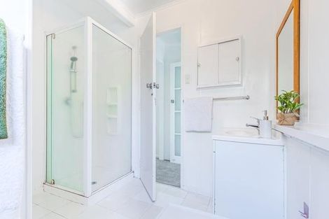 Photo of property in 30 County Road, Torbay, Auckland, 0630