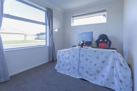 Photo of property in 27 Bradbury Avenue, Rolleston, 7614