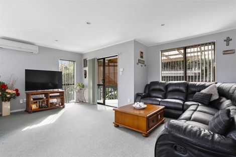 Photo of property in 33 Alidade Place, Massey, Auckland, 0614