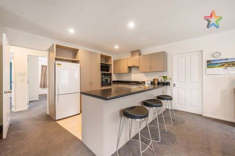 Photo of property in 32 Woodland Mews, Wainuiomata, Lower Hutt, 5014