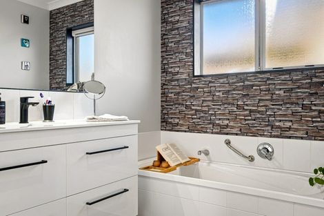 Photo of property in 11 Oaklands Drive, Cambridge, 3434