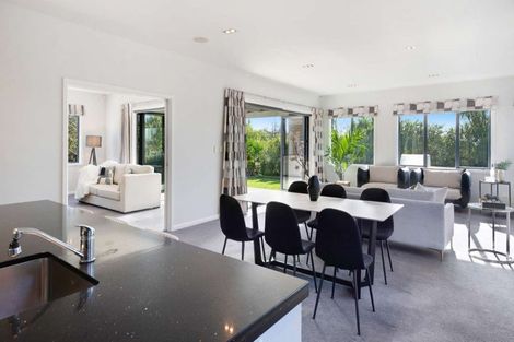 Photo of property in 13 Corsica Way, Karaka, Papakura, 2113