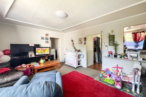 Photo of property in 1/9 Adriatic Avenue, Henderson, Auckland, 0612