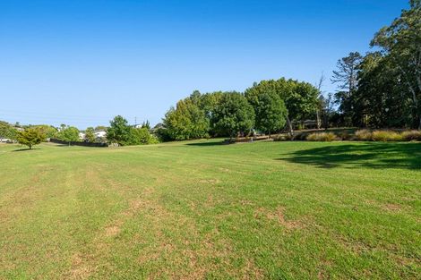 Photo of property in 39 Totaravale Drive, Totara Vale, Auckland, 0629