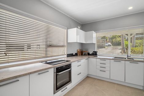 Photo of property in 38 John Downs Drive, Browns Bay, Auckland, 0630