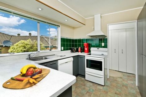 Photo of property in 17b Bernleigh Terrace, West Harbour, Auckland, 0618