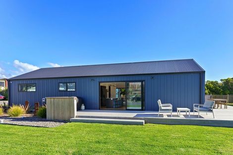 Photo of property in 1 Arapipi Way, Peka Peka, Waikanae, 5391
