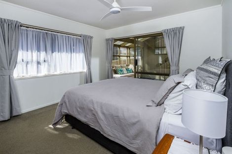 Photo of property in 1 Busbridge Place, Hillcrest, Auckland, 0627