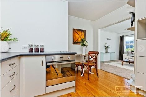 Photo of property in 2/4 Kowhai Road, Campbells Bay, Auckland, 0630