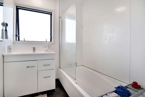 Photo of property in 12 Kentucky Crescent, Nawton, Hamilton, 3200