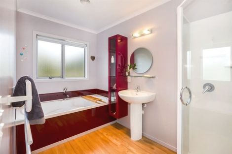 Photo of property in 3 Greenstone Place, Aotea, Porirua, 5024