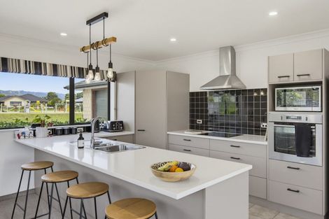 Photo of property in 1 William Noel Place, Waikanae Beach, Waikanae, 5036