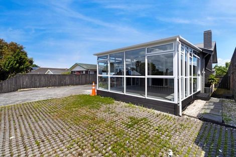 Photo of property in 3208a Great North Road, New Lynn, Auckland, 0600