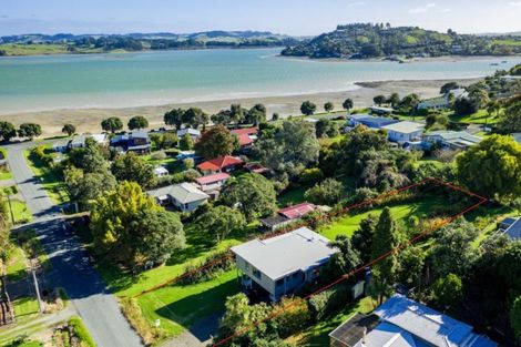Photo of property in 13 Regent Street, Whakapirau, Maungaturoto, 0583