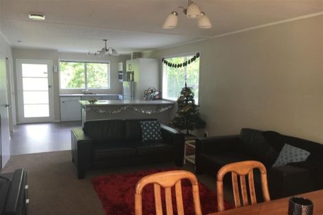 Photo of property in 16 Jenanne Place, Totara Vale, Auckland, 0629
