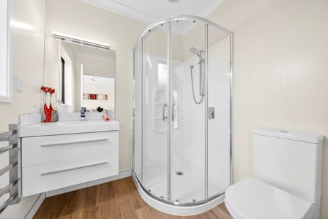 Photo of property in 9 Campbell Drive, Martinborough, 5711