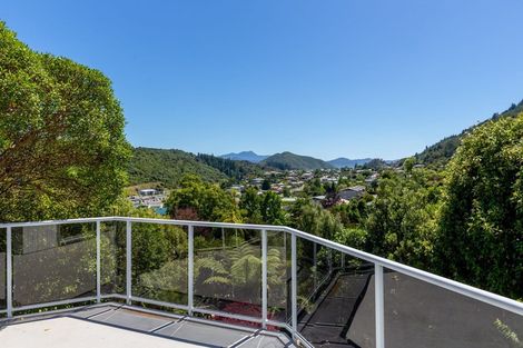 Photo of property in 32 Seaview Crescent, Picton, 7220
