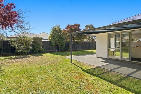 Photo of property in 10 Linkwater Way, Parklands, Christchurch, 8083