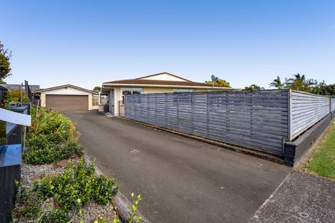 Photo of property in 44 Wairau Road, Oakura, 4314