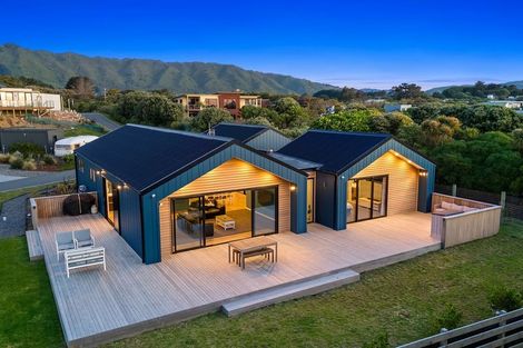 Photo of property in 1 Arapipi Way, Peka Peka, Waikanae, 5391
