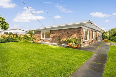 Photo of property in 17 Edgerton Road, Te Atatu Peninsula, Auckland, 0610
