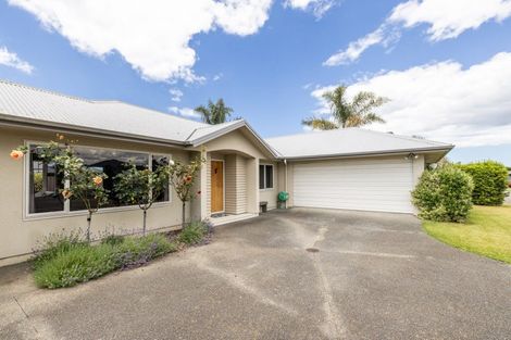 Photo of property in 2 Arthur Close, Clive, 4102