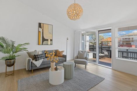 Photo of property in 3/50 Old Lake Road, Narrow Neck, Auckland, 0624