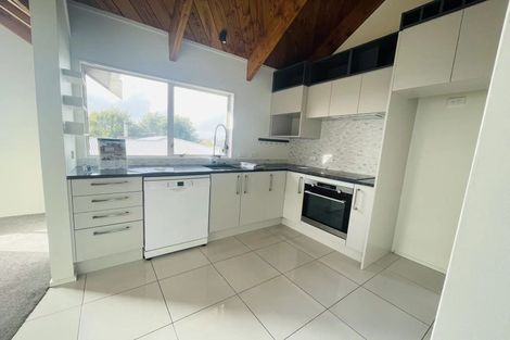 Photo of property in 1/85 Ocean View Road, Hillcrest, Auckland, 0627
