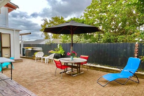 Photo of property in 473 Glenfield Road, Glenfield, Auckland, 0629