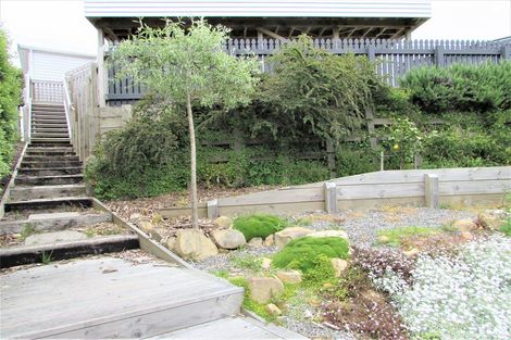 Photo of property in 30 Brooker Grove, Newlands, Wellington, 6037