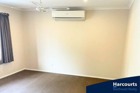 Photo of property in 31 Broadfield Street, Massey, Auckland, 0614