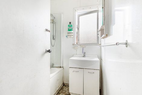 Photo of property in 105 Henderson Valley Road, Henderson, Auckland, 0612