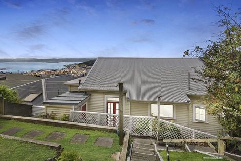 Photo of property in 37 Karepa Street, Brooklyn, Wellington, 6021