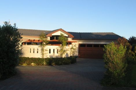 Photo of property in 27 Ferntree Terrace, West Harbour, Auckland, 0618