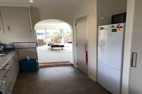 Photo of property in 1/309 Wairau Road, Totara Vale, Auckland, 0627