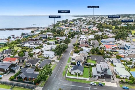 Photo of property in 1 Rainsford Street, Moturoa, New Plymouth, 4310