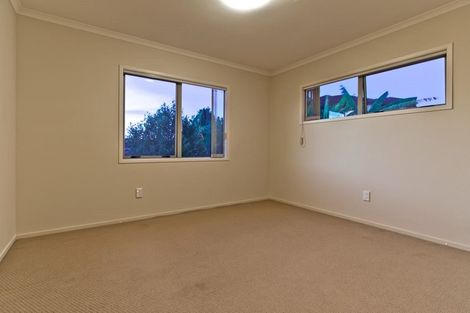 Photo of property in 8 Malin Place, Pinehill, Auckland, 0632