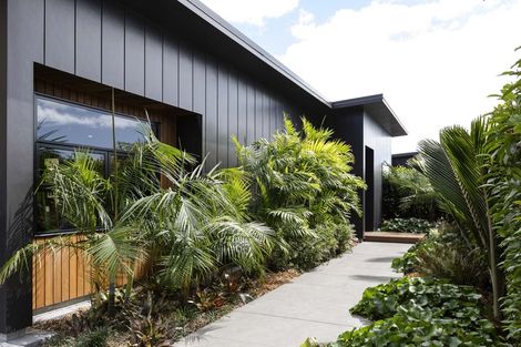 Photo of property in 8 Orite Drive, Welbourn, New Plymouth, 4310