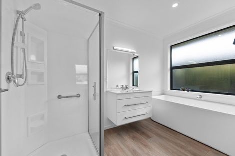 Photo of property in 32 Whiteley Street, Moturoa, New Plymouth, 4310