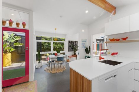 Photo of property in 37 Wairau Road, Oakura, 4314