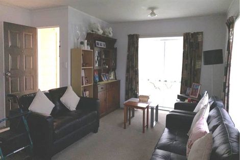 Photo of property in 2/12 Bernina Place, Weymouth, Auckland, 2103