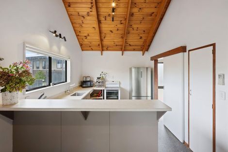 Photo of property in 2/11 Hosking Place, Clarks Beach, 2122