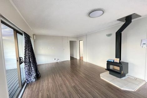 Photo of property in 5 Booralee Avenue, Botany Downs, Auckland, 2010