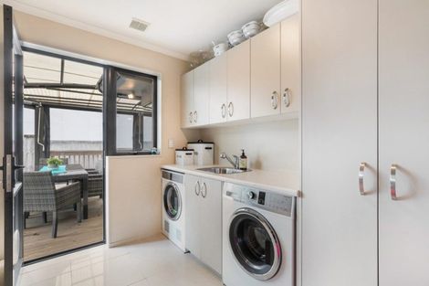 Photo of property in 2 Ellivani Rise, Pukekohe, 2120